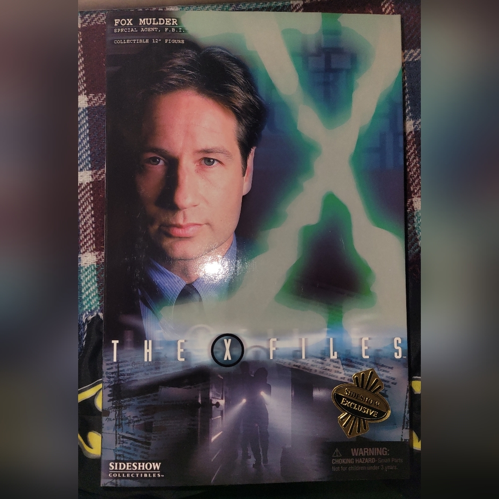 The X Files: Fox Mulder, Special Agent, F.B.I  Collectible 12" Figure